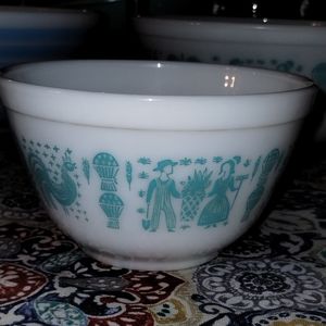 Vintage Turquoise Amish Butterprint on Opal 401 mixing bowl